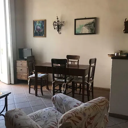 דירה Palazzo Tocco טרופאה